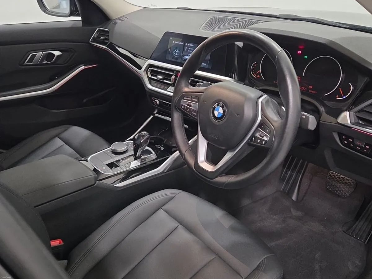 BMW 3-Series 320i SE Saloon - Image 6