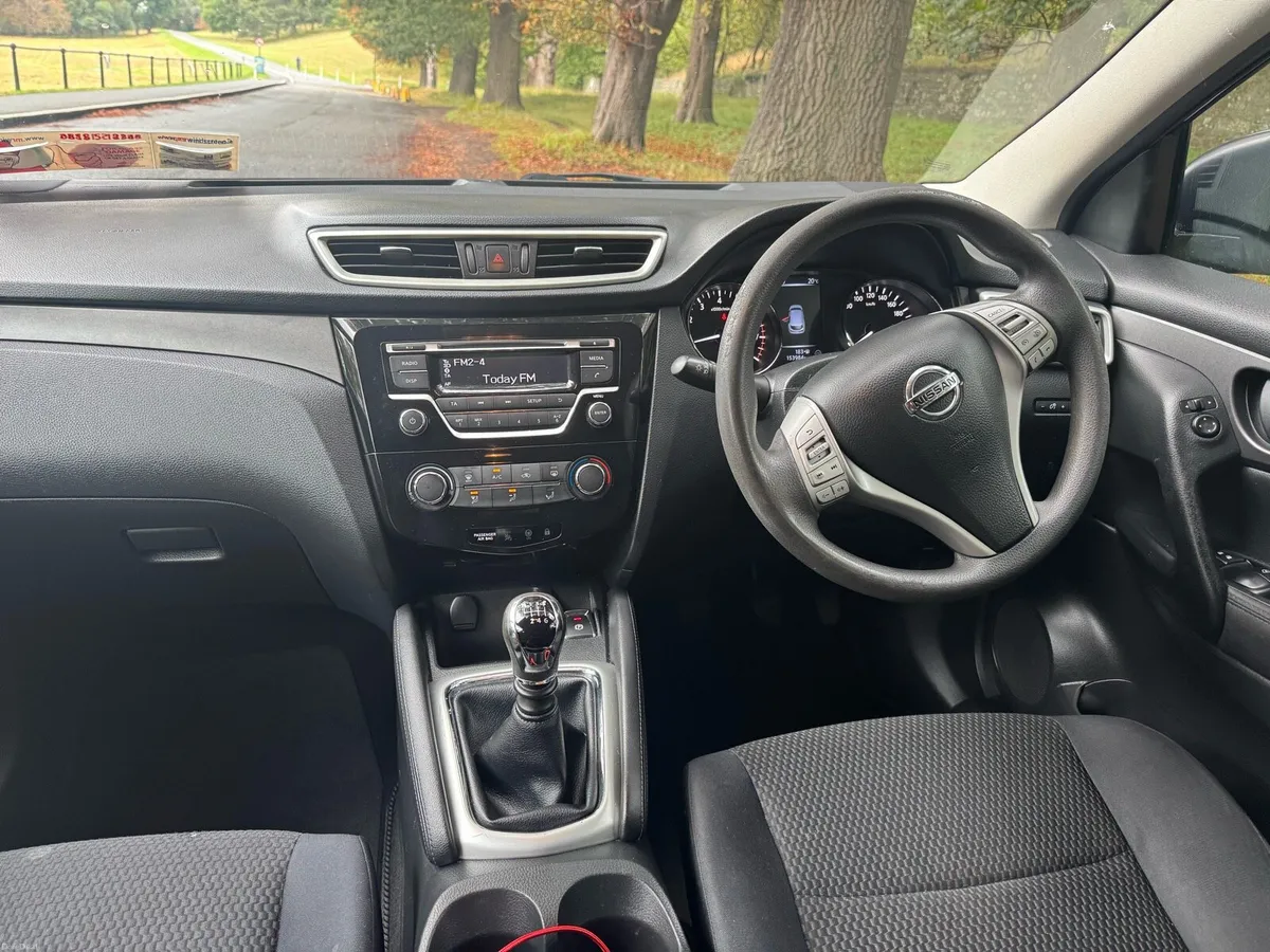 Nissan Qashqai XE 1.2 pet - Image 5