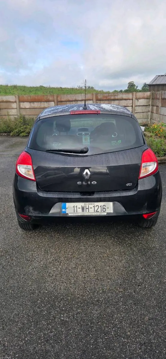 Clio new nct 8/27 and road tax 4/27 - Image 2