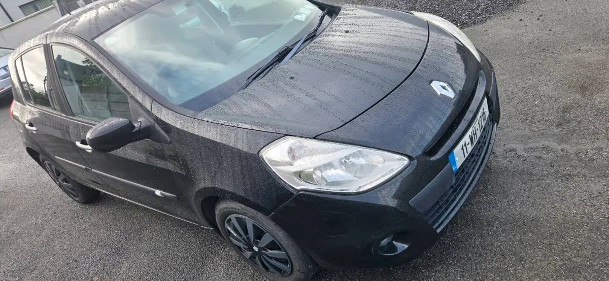 Clio new nct 8/27 and road tax 4/27 - Image 5