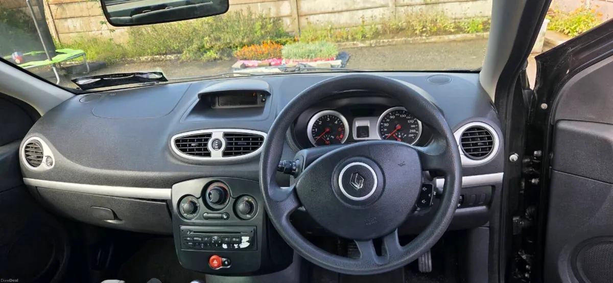 Clio new nct 8/27 and road tax 4/27 - Image 6
