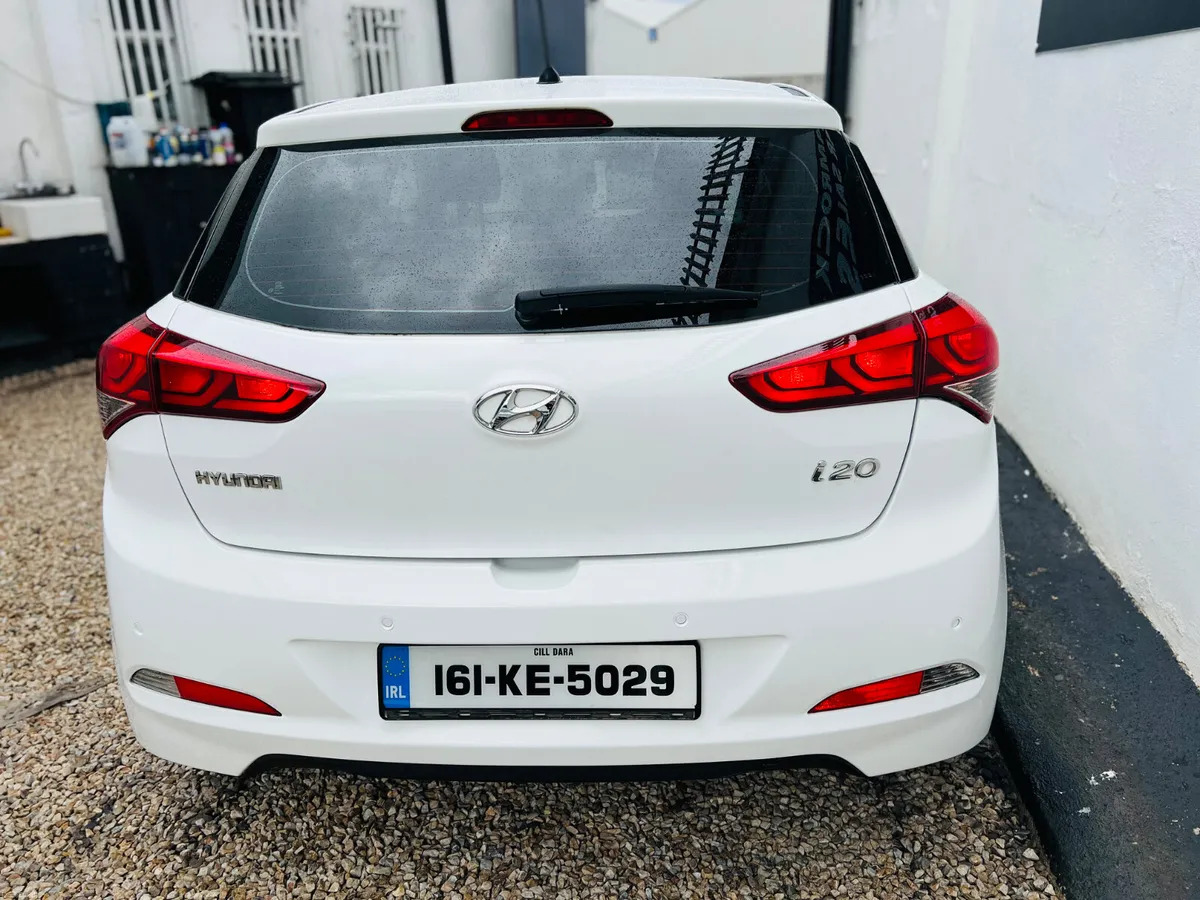 2016 Hyundai i20 1.2 Deluxe **Low kms** - Image 4
