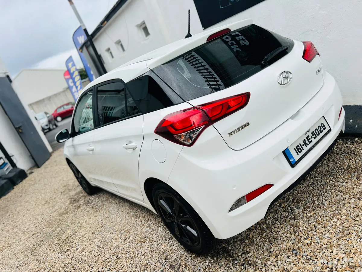 2016 Hyundai i20 1.2 Deluxe **Low kms** - Image 3
