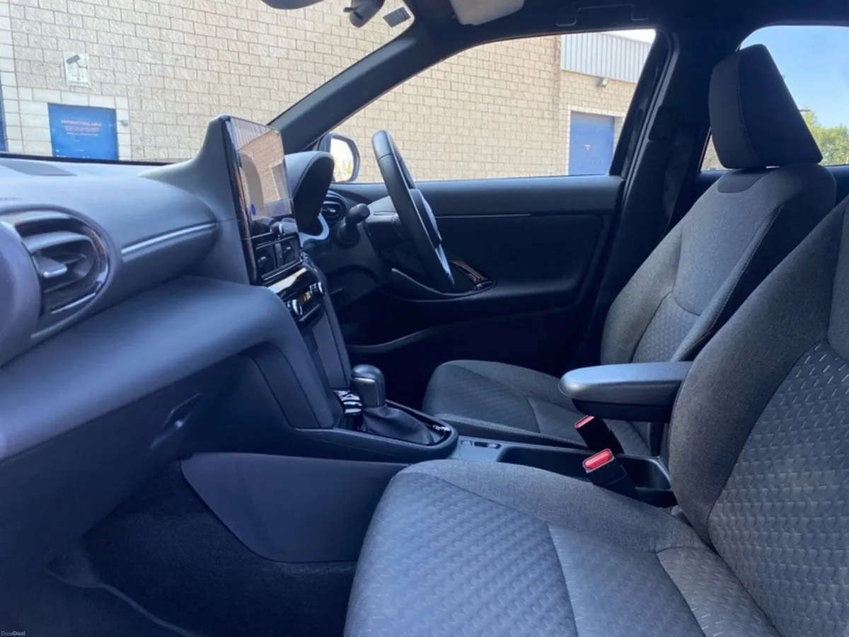Toyota Yaris Cross YARIS CROSS L-SPORT MONO - Image 6
