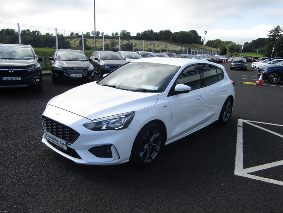 Ford Focus 1.5 TDCI 120PS 5 5DR ST-LINE - Image 5