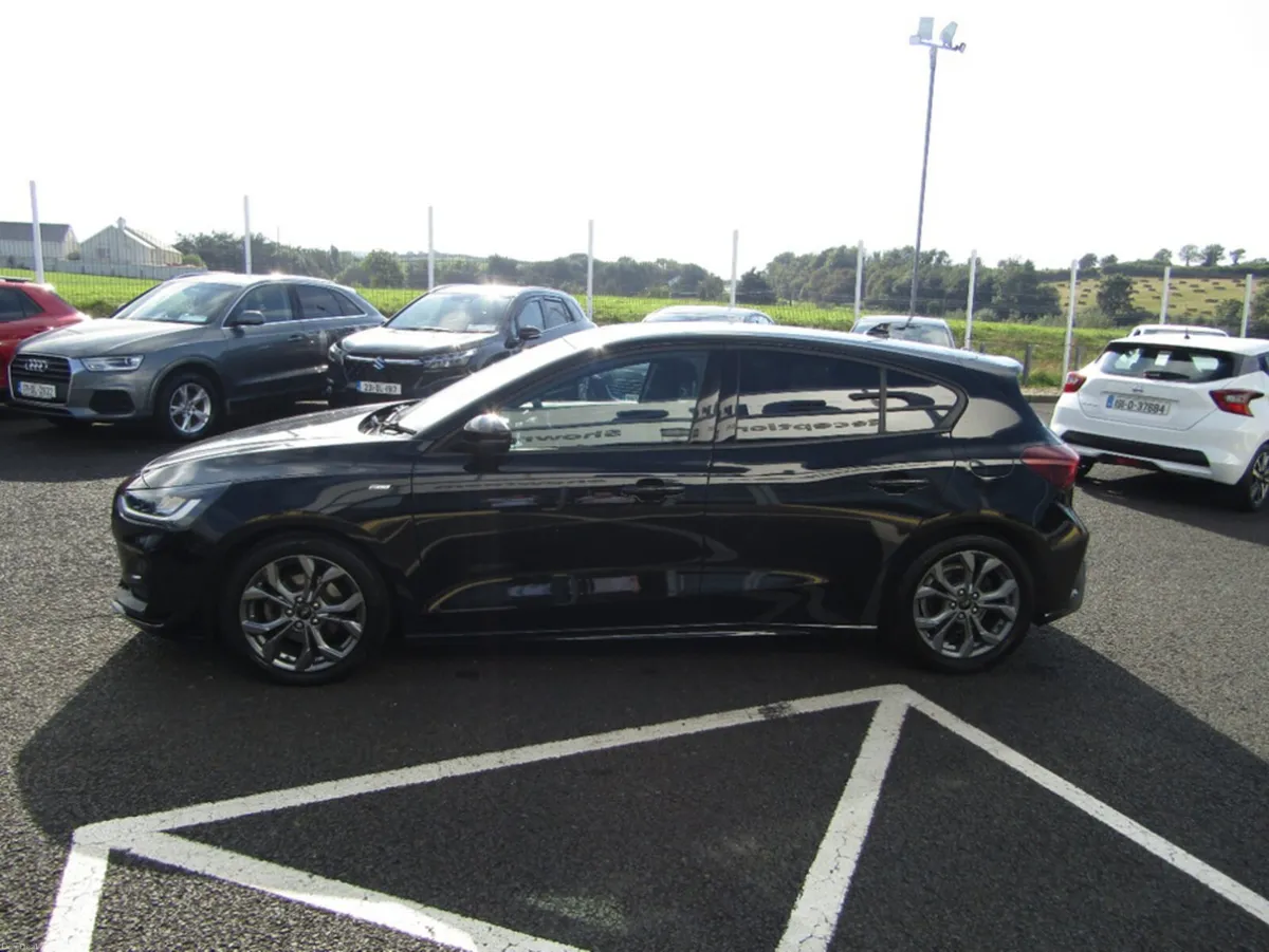 Ford Focus ST-LINE ECOBLUE AUTO - Image 6