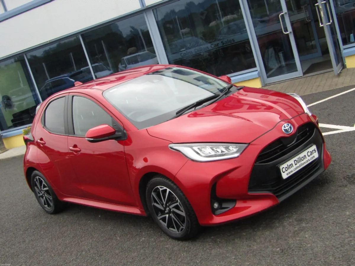 Toyota Yaris DESIGN HEV CVT - Image 2