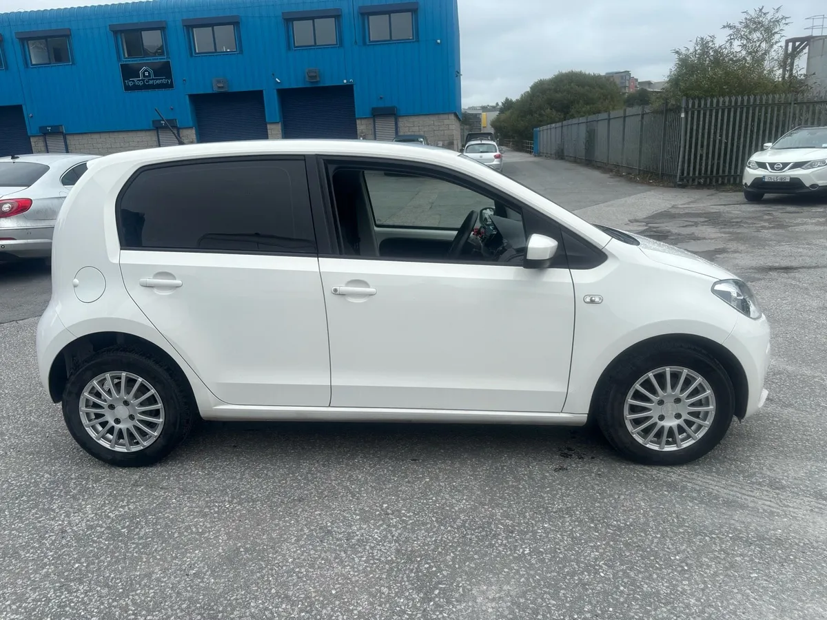 Volkswagen Up  (Automatic) - Image 4