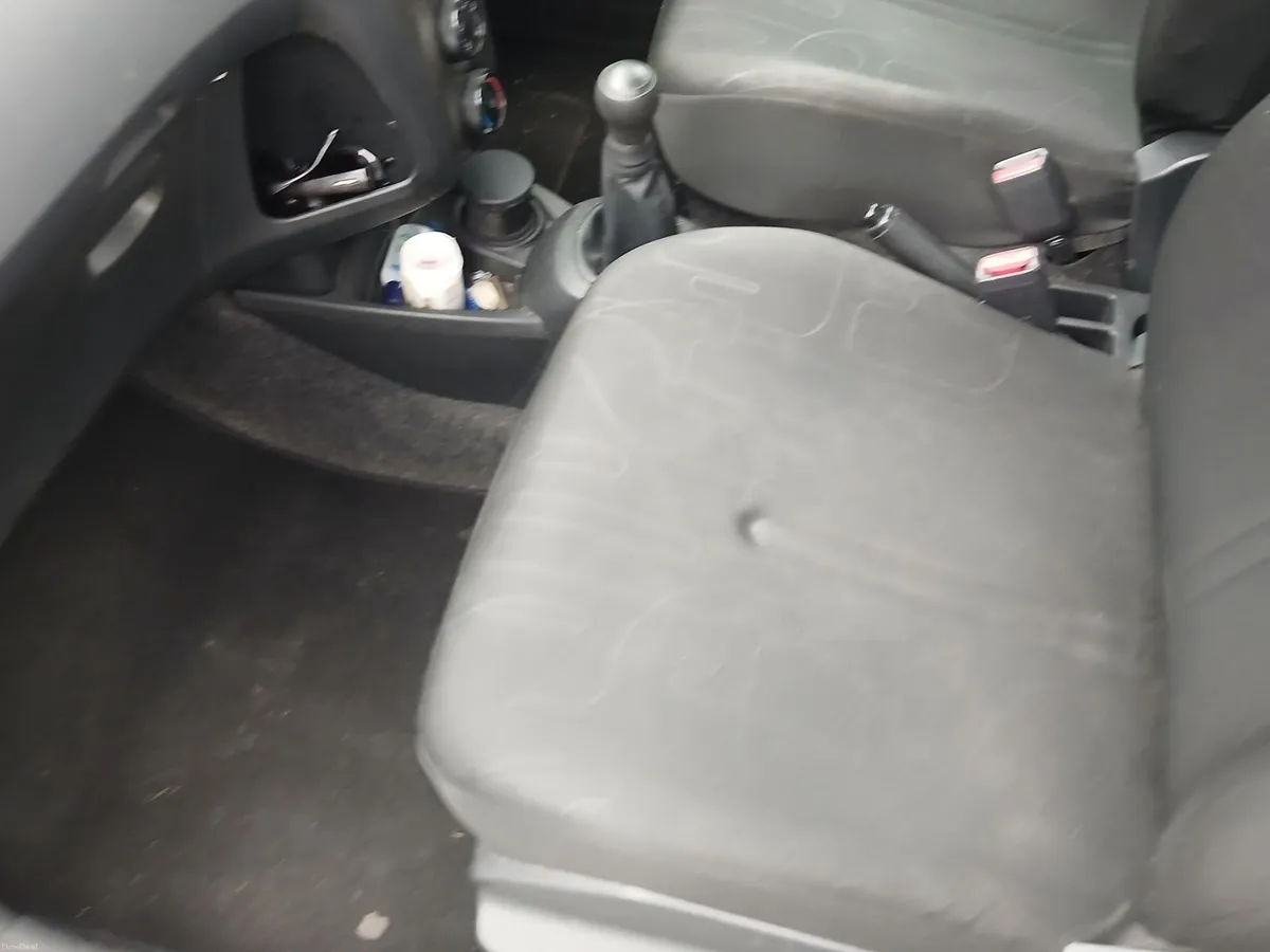 Toyota Yaris 2009 - Image 5