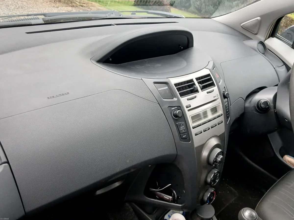 Toyota Yaris 2009 - Image 6