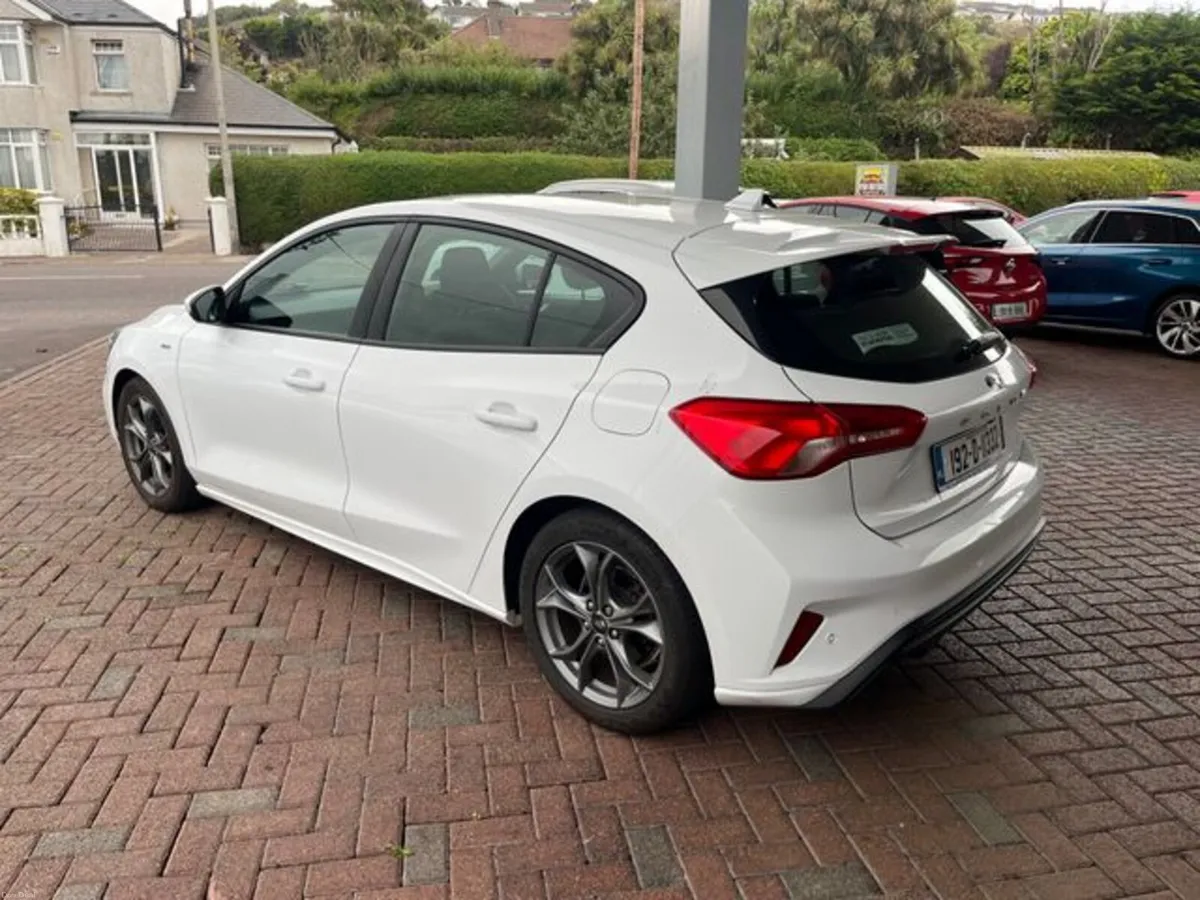 Ford Focus St-line 1.0 Ecoboost 125PS 4DR - Image 3