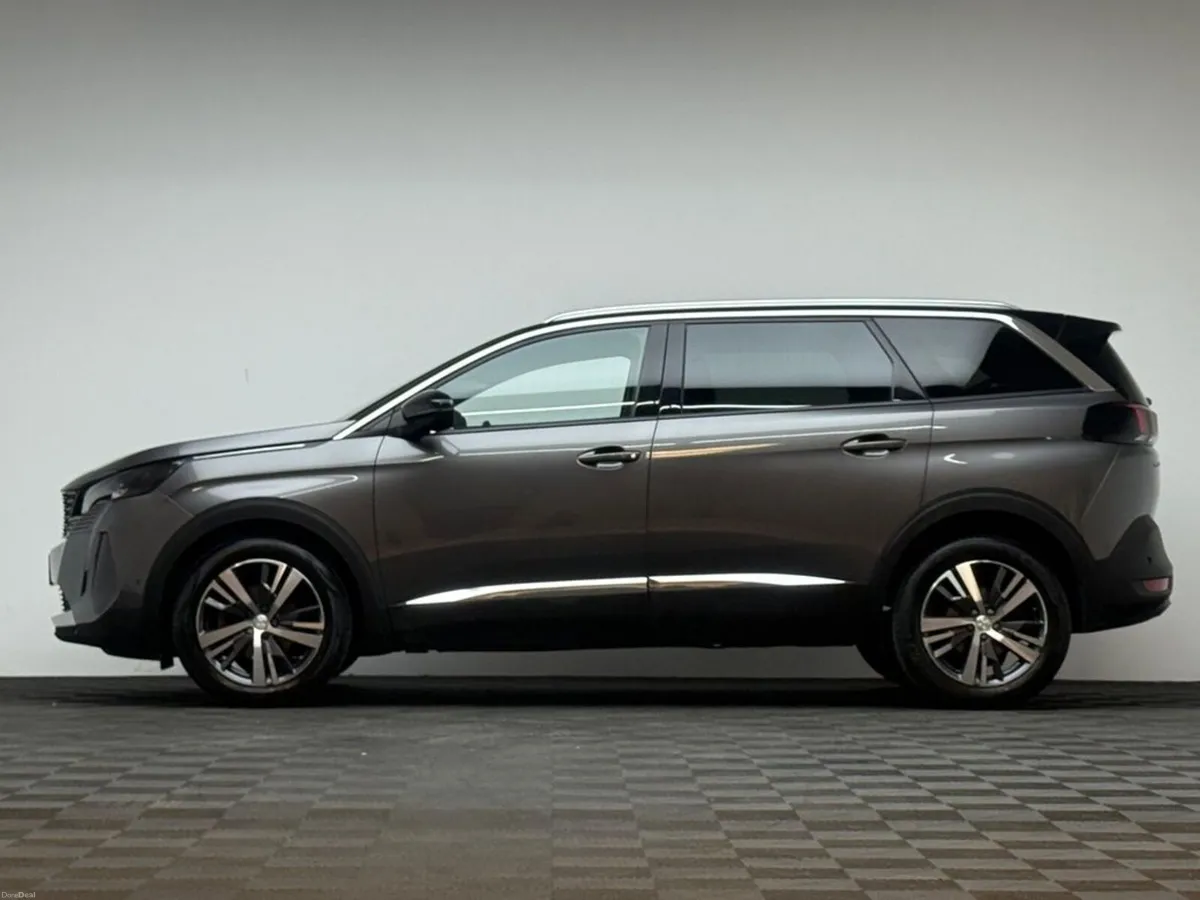 Peugeot 5008 Allure 1.5 Blue HDI **7 SEATS** - Image 4