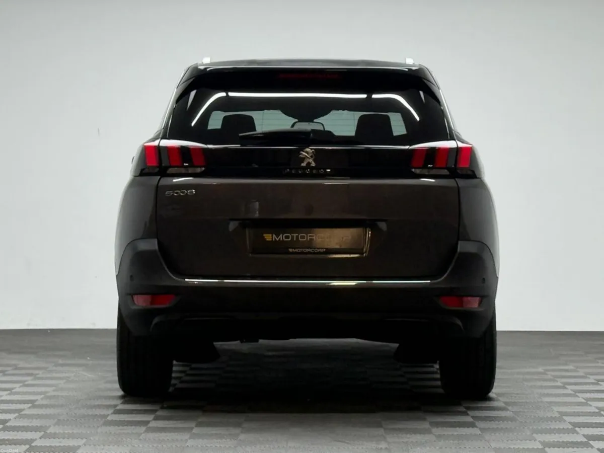 Peugeot 5008 Allure 1.5 Blue HDI **7 SEATS** - Image 6