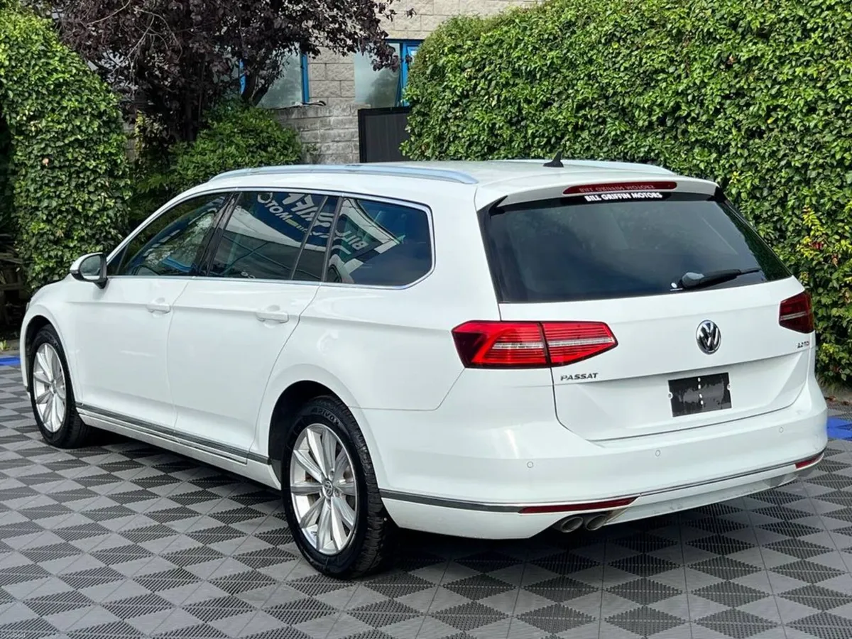 Volkswagen Passat ELEGANCE 2.0 TDI AUTO // SERVICE - Image 5