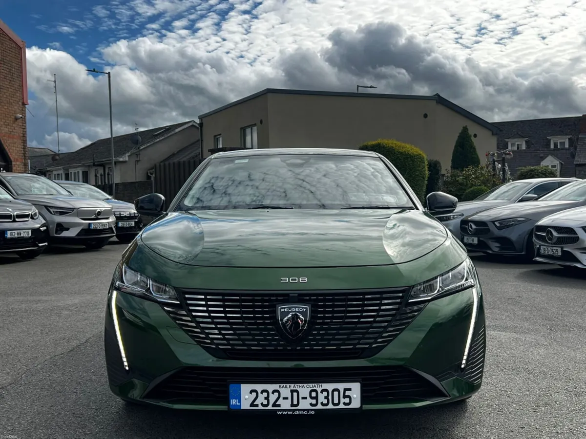 Peugeot 308 ALLURE 1.2 130 AUTO *LOW KMS* - Image 2