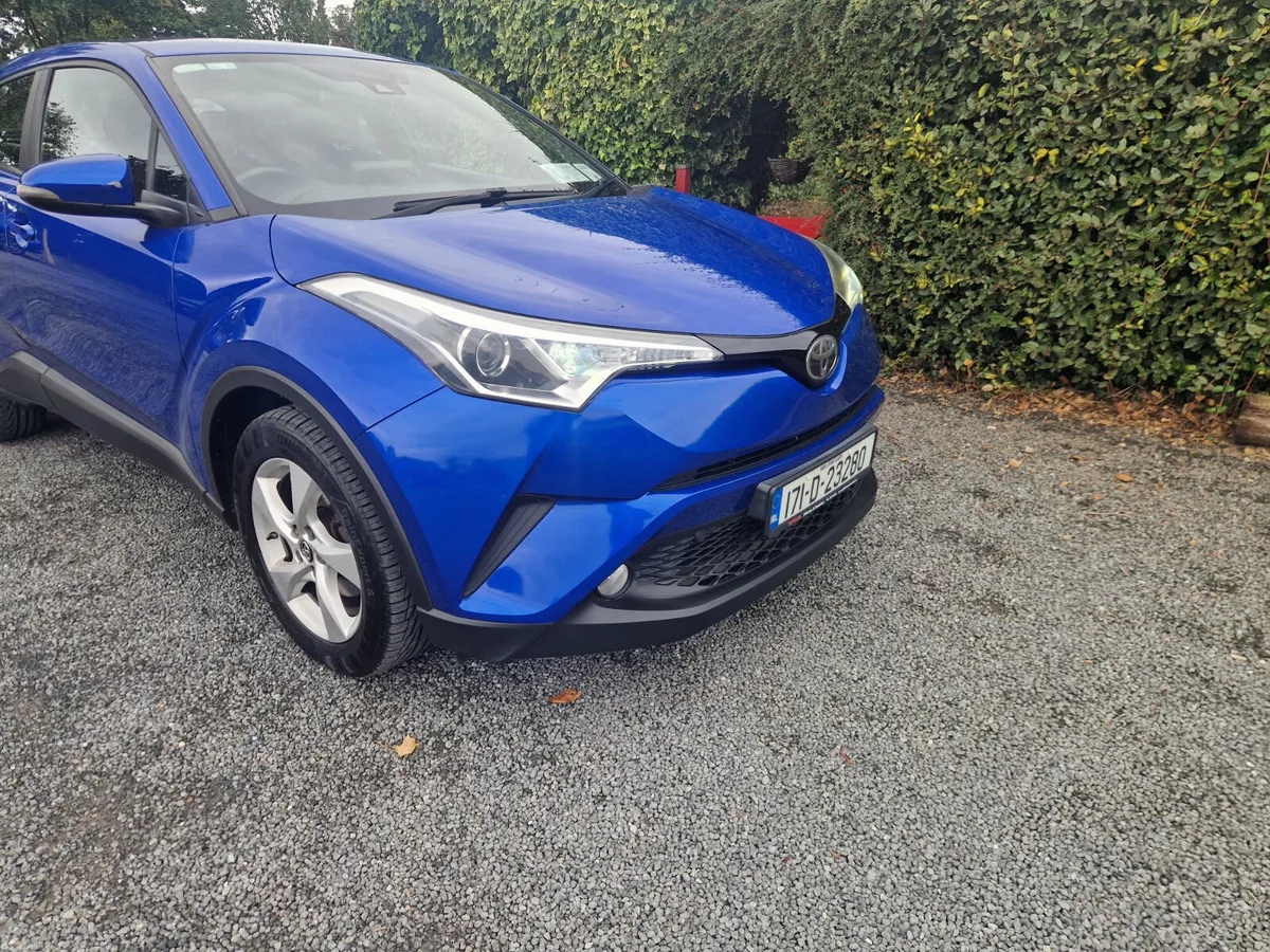 Toyota C-HR 2017 - Image 2