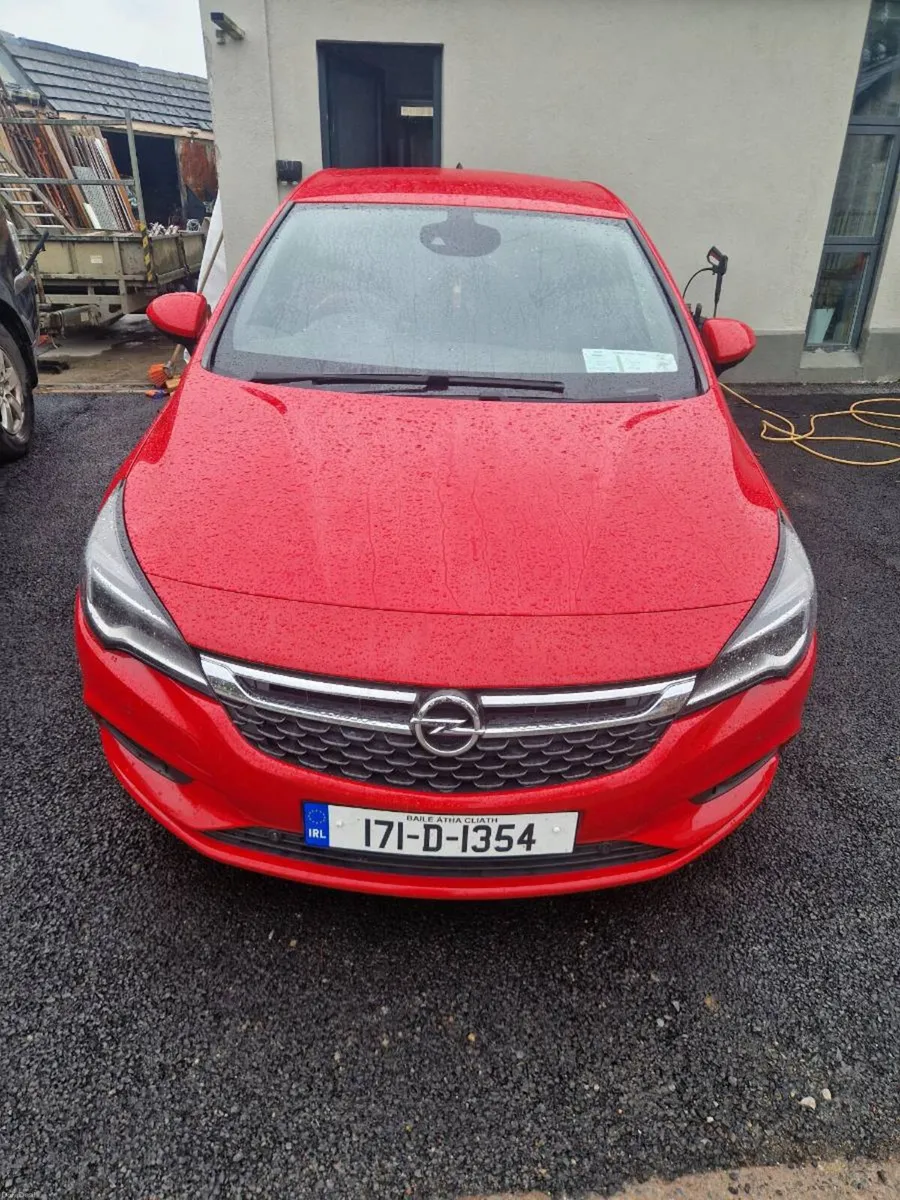 2017 Opel Astra - Image 1