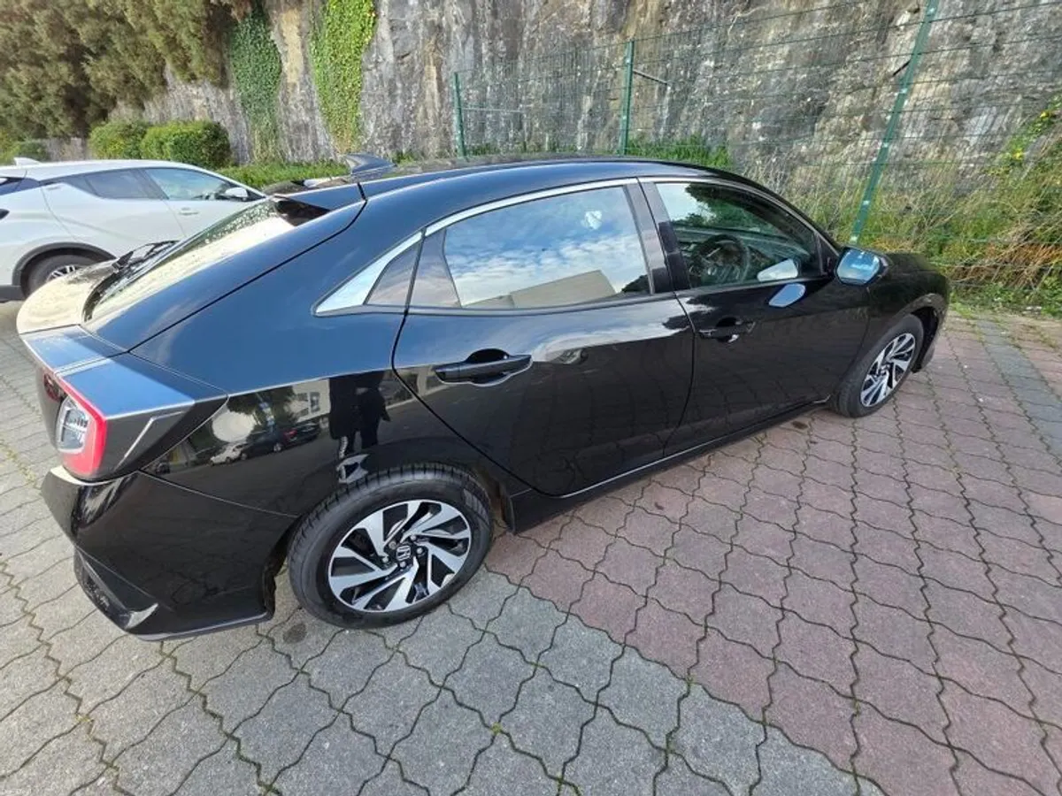 2017 Honda Civic - Image 6