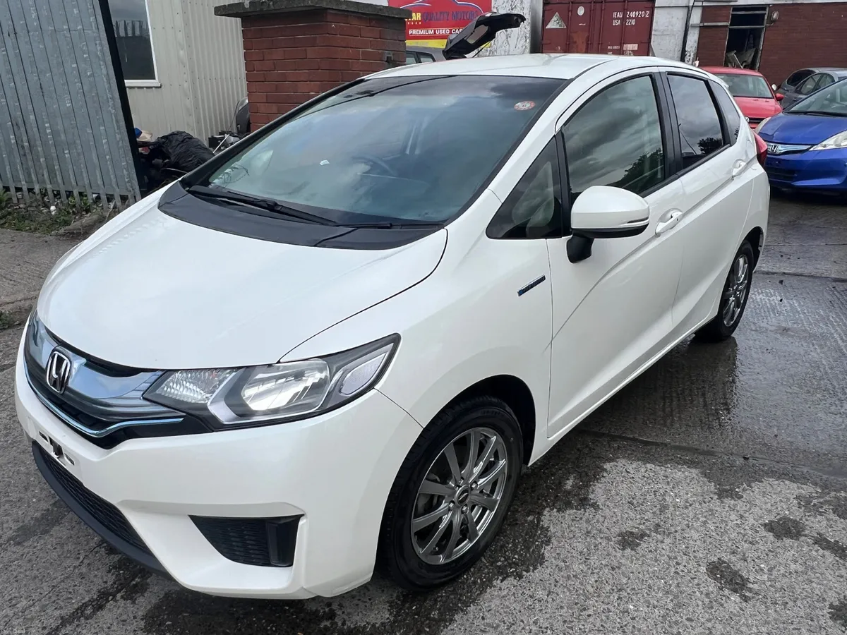 Honda Fit 2013 1.5 Hybrid Auto/ only 65k km. - Image 2