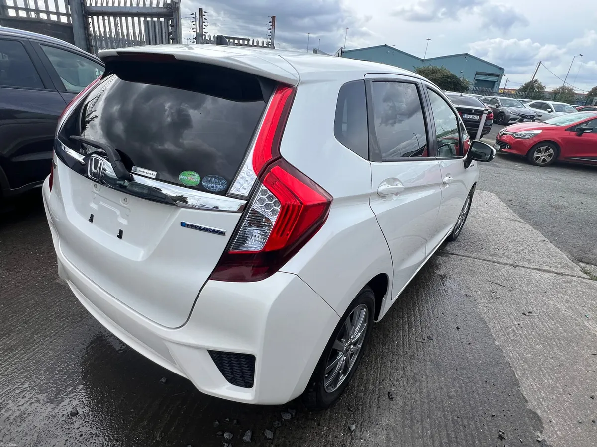 Honda Fit 2013 1.5 Hybrid Auto/ only 65k km. - Image 5