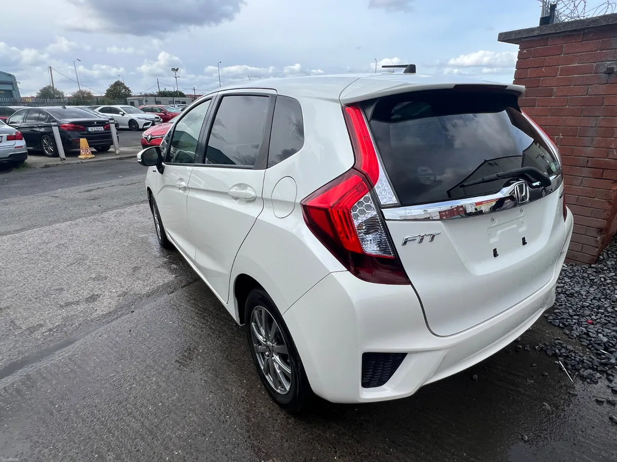 Honda Fit 2013 1.5 Hybrid Auto/ only 65k km. - Image 6