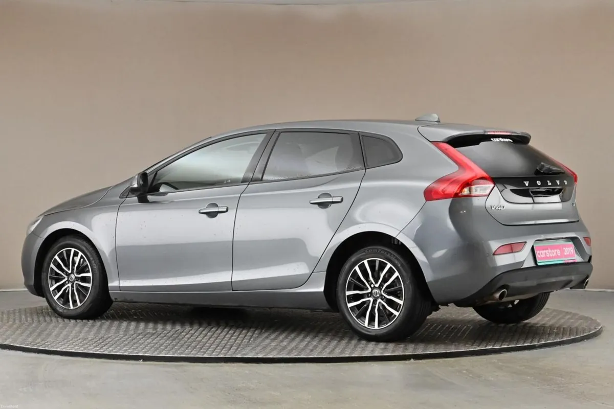 Volvo V40 2.0 D2 AUTO MOMENTUM EDITION - Image 6
