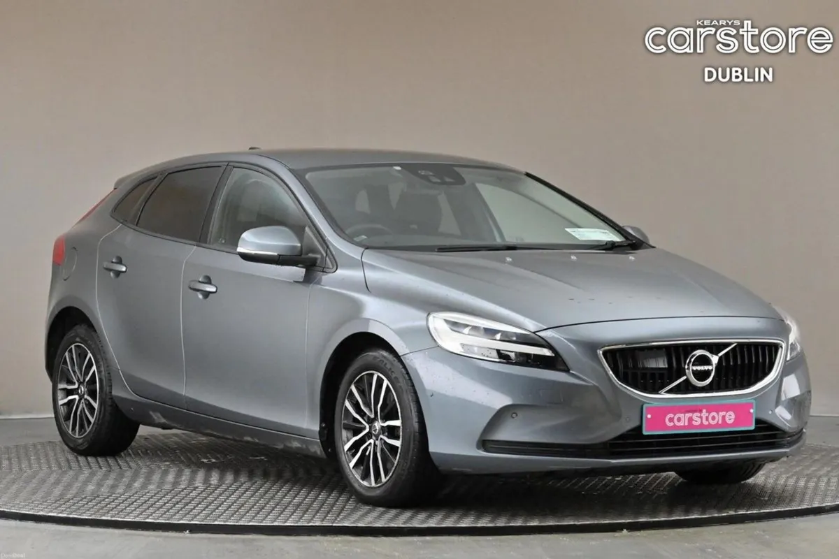 Volvo V40 2.0 D2 AUTO MOMENTUM EDITION - Image 1