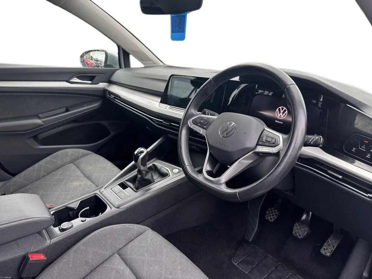 Volkswagen Golf 1.0 TSI 110HP Life - Image 5