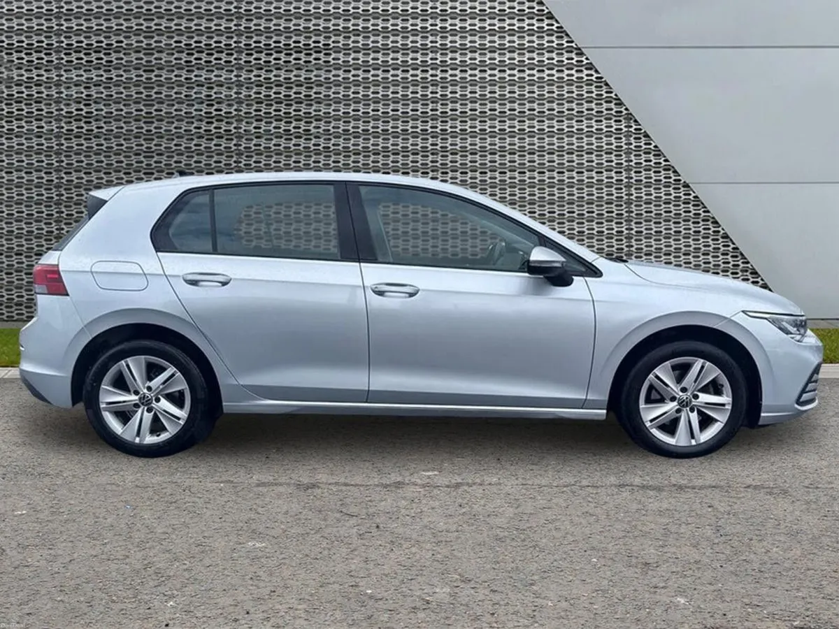 Volkswagen Golf 1.0 TSI 110HP Life - Image 6