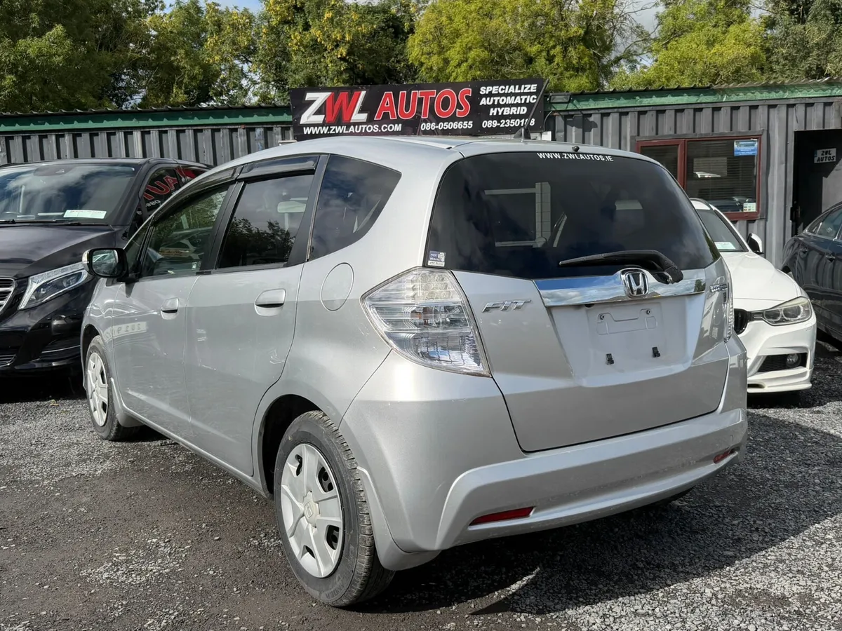 11 HONDA FIT 1.3 HYBRID - Image 6