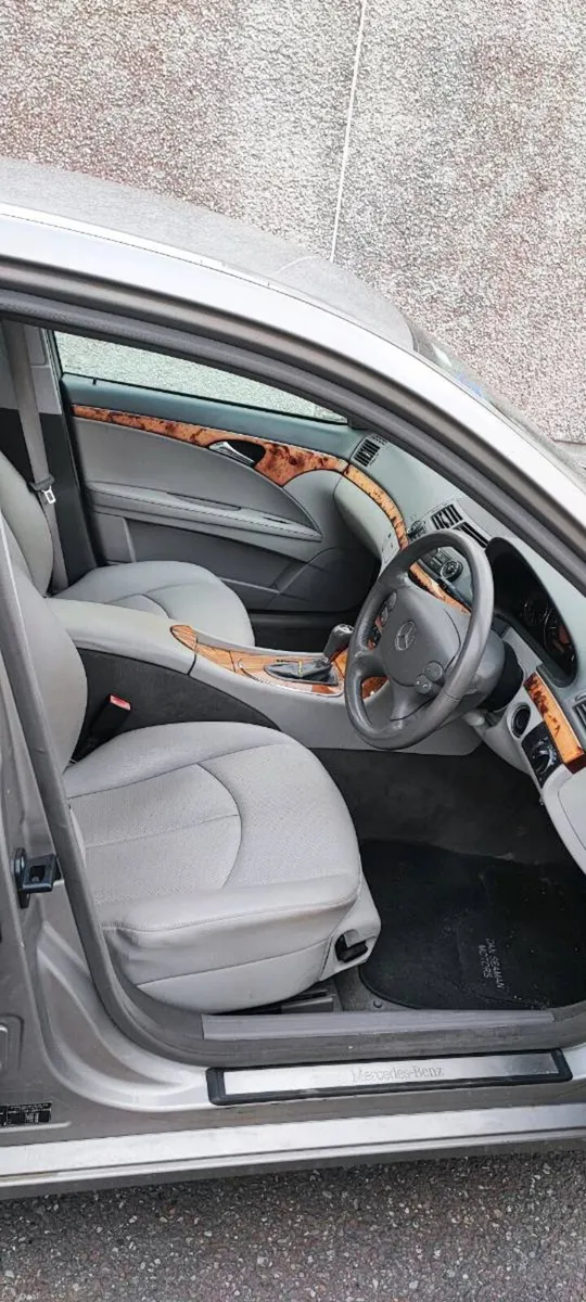Mercedes E200 Kompressor, 1.8petrol, Automatic - Image 3
