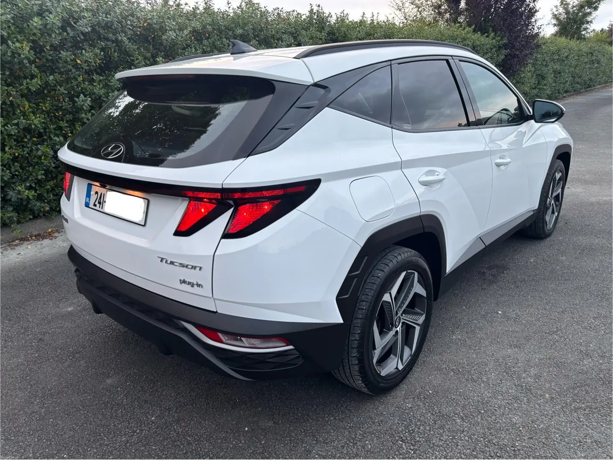 (241) Hyundai Tucson Hybrid Executive 2024 - Image 3