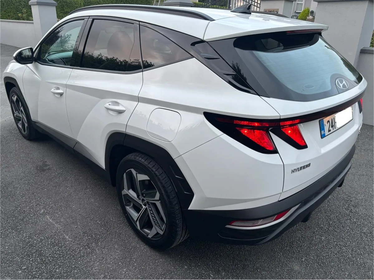 (241) Hyundai Tucson Hybrid Executive 2024 - Image 4