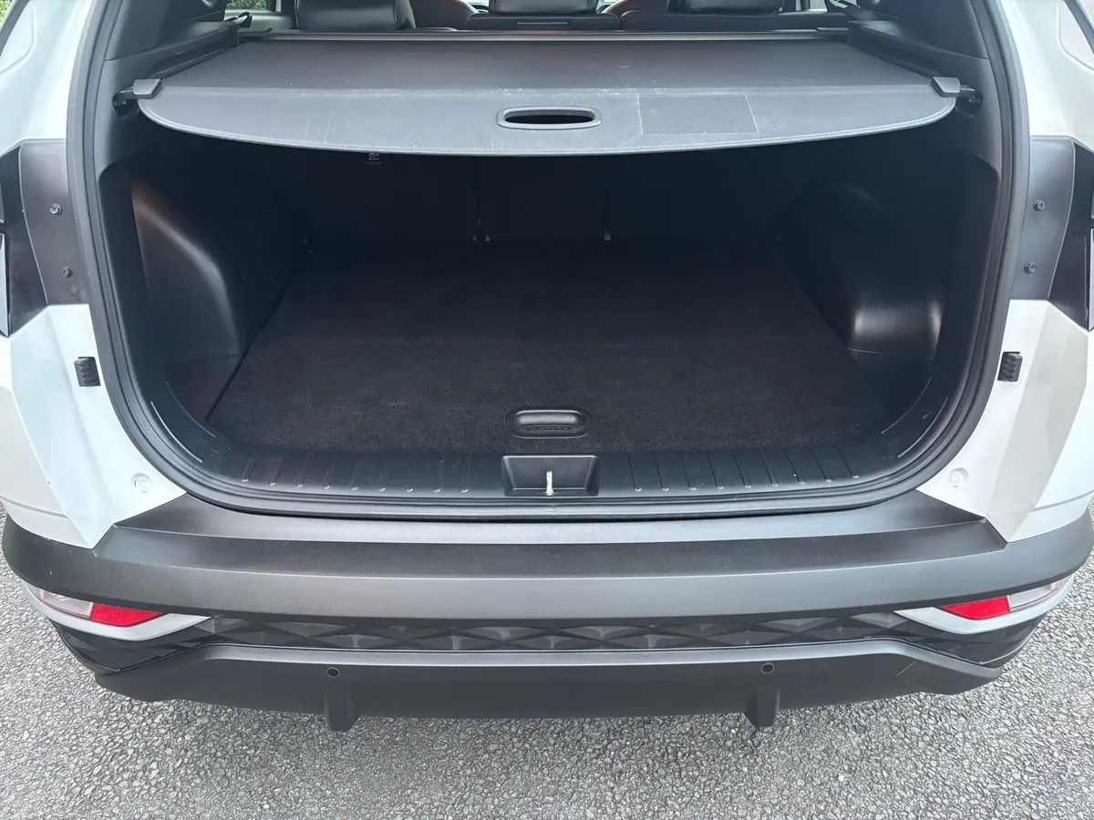 (241) Hyundai Tucson Hybrid Executive 2024 - Image 6
