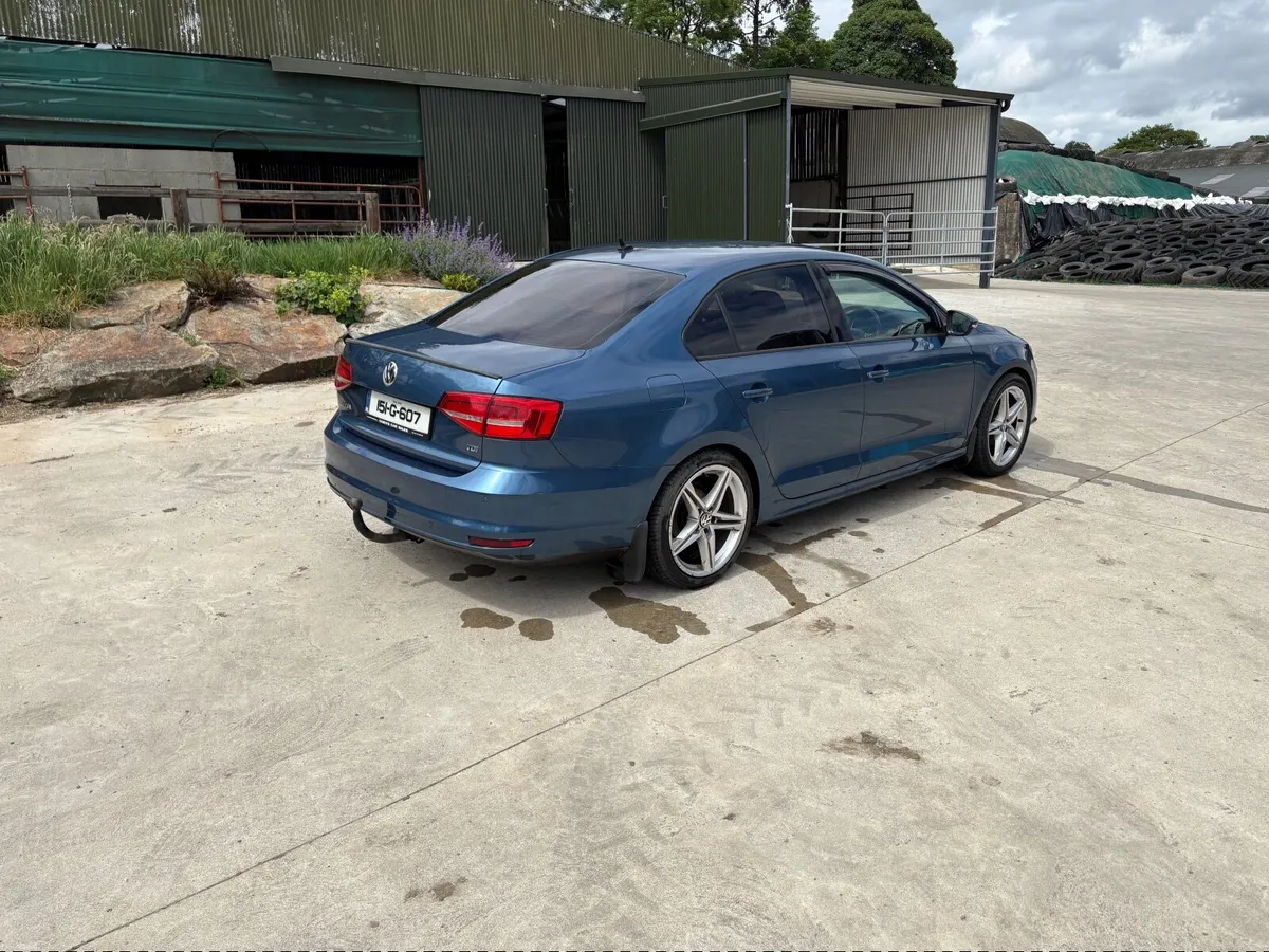 Volkswagen Jetta 2015 - Image 2
