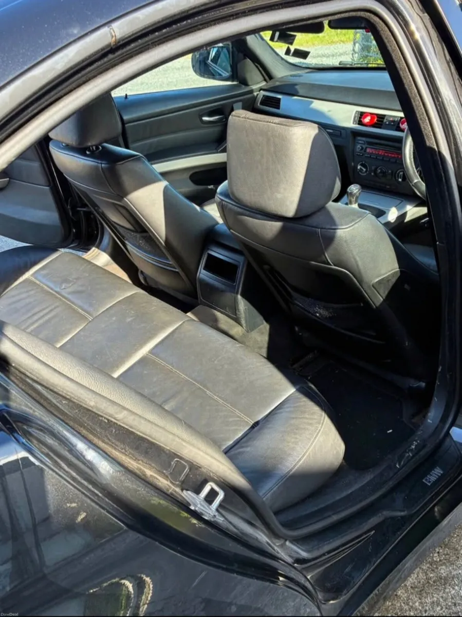 BMW 3-Series 2009 - Image 5