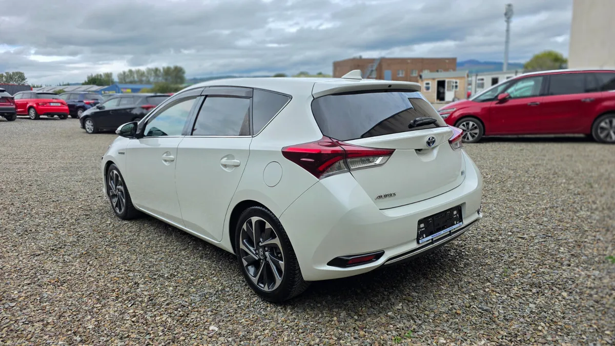 2016 Toyota Auris Hybrid - Image 5