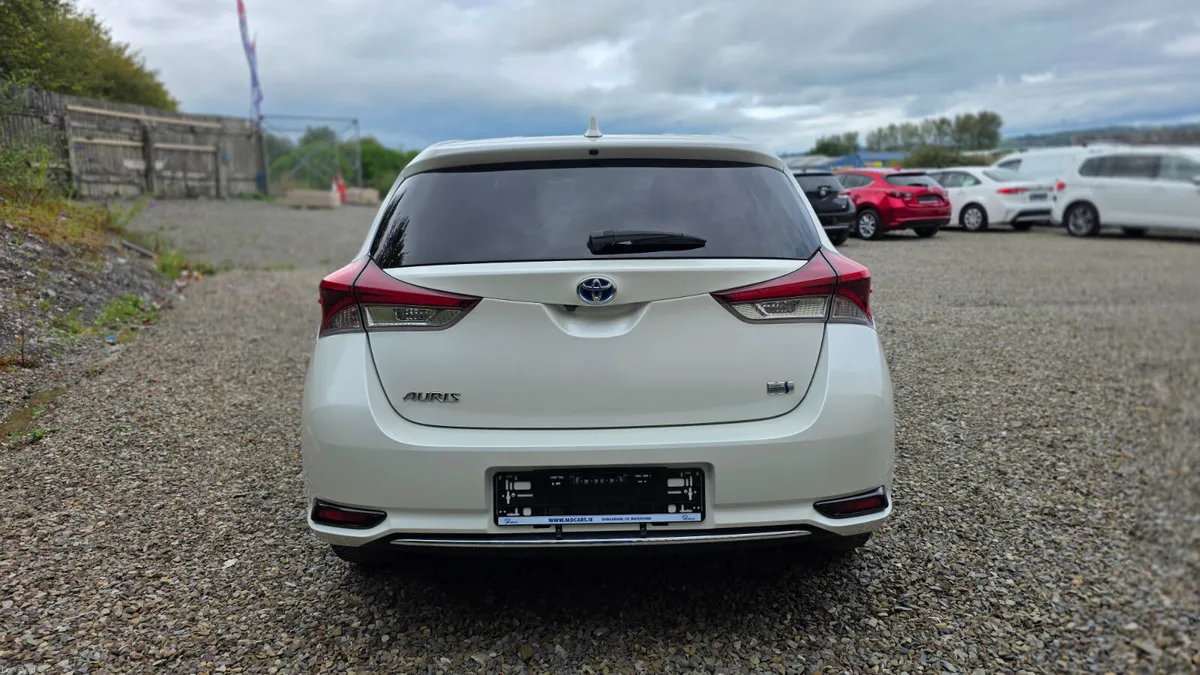 2016 Toyota Auris Hybrid - Image 6