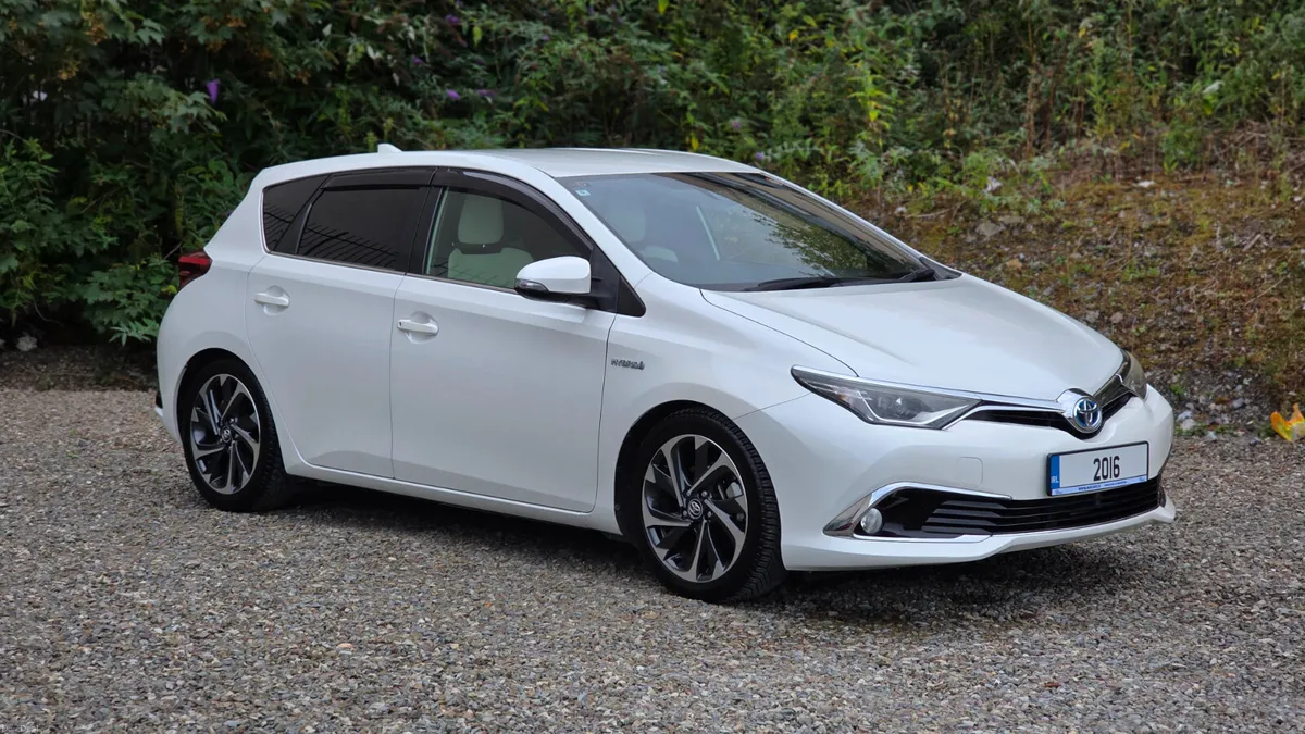 2016 Toyota Auris Hybrid - Image 1