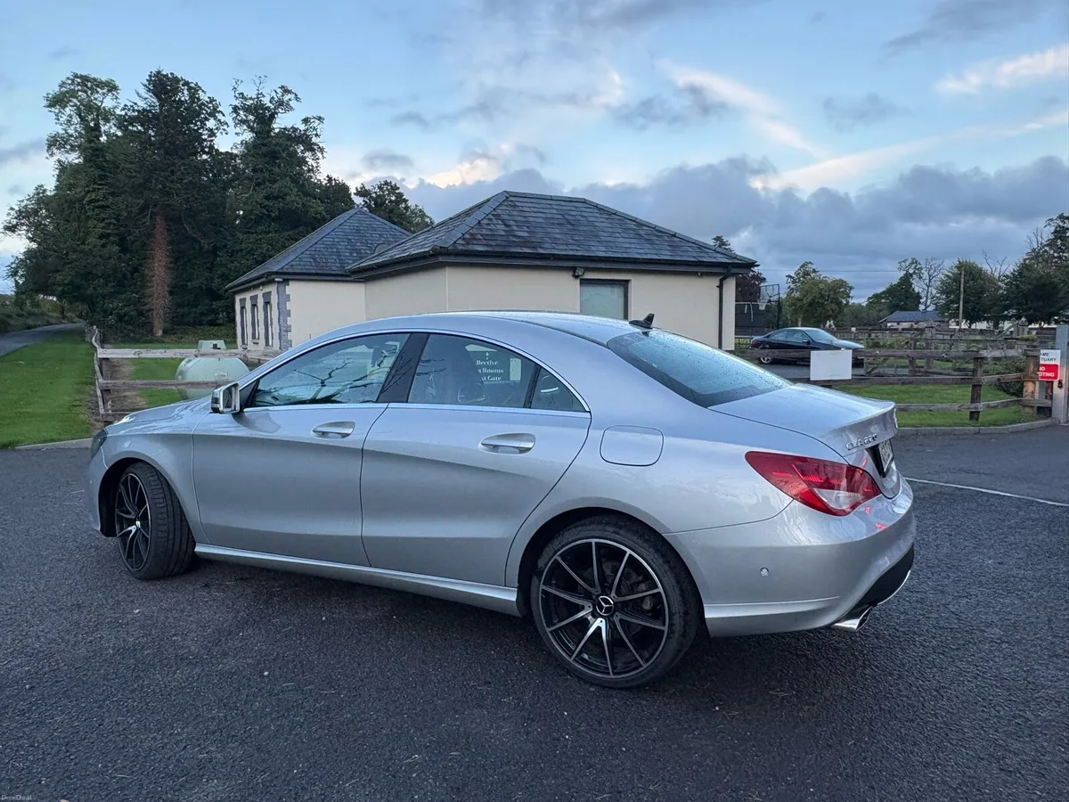 142 Mercedes Cla 220D - Image 3
