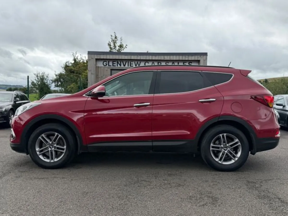 Hyundai Santa Fe Executive 4WD - 7 SEATS - Image 4