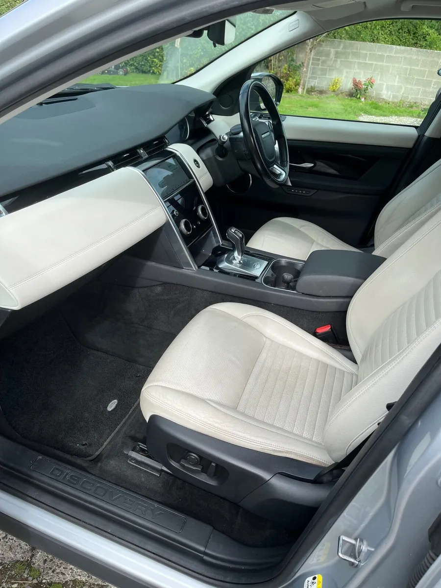 Land Rover Discovery Sport 2020 - Image 2
