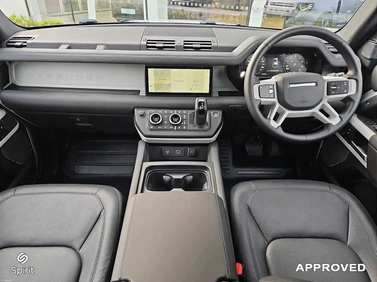 Land Rover Defender 2.0 PHEV XS Editon - Image 4
