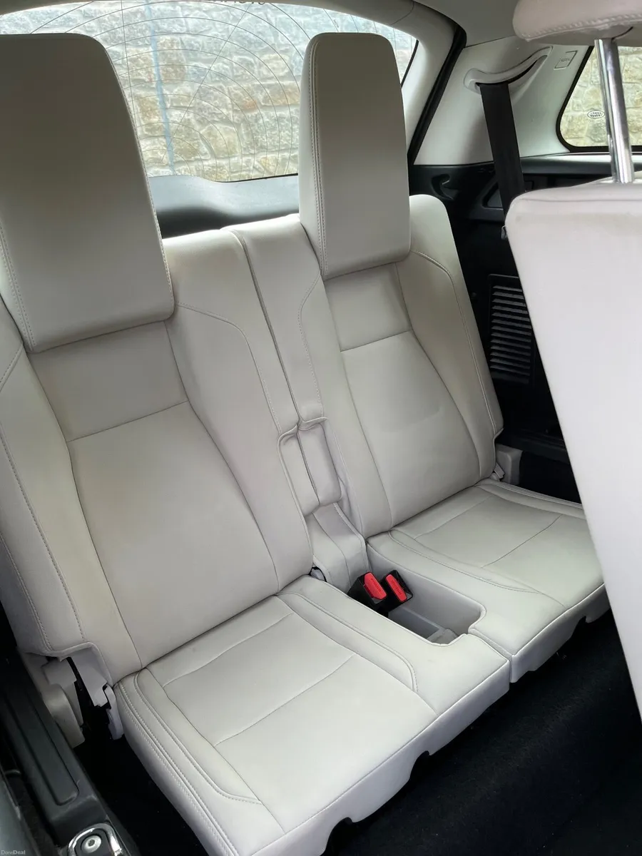 Land Rover Discovery Sport 2020 - Image 6