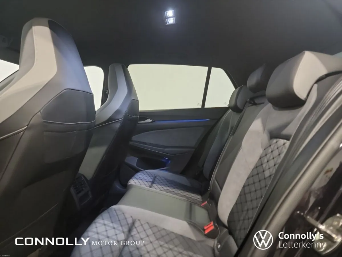 Volkswagen Golf 1.5 TSI 130HP R-Line *Black Pack H - Image 6