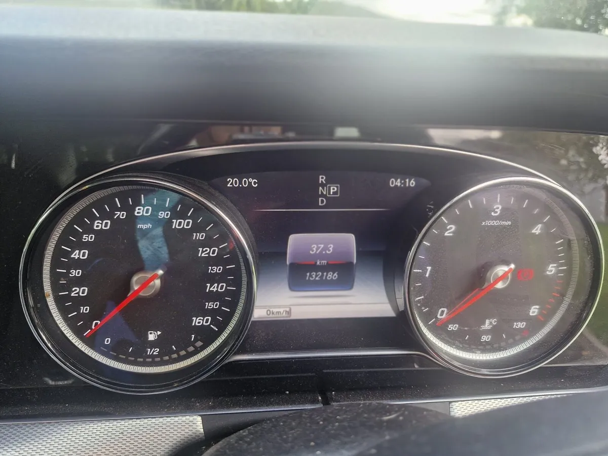 Mercedes Benz E220d - Image 6