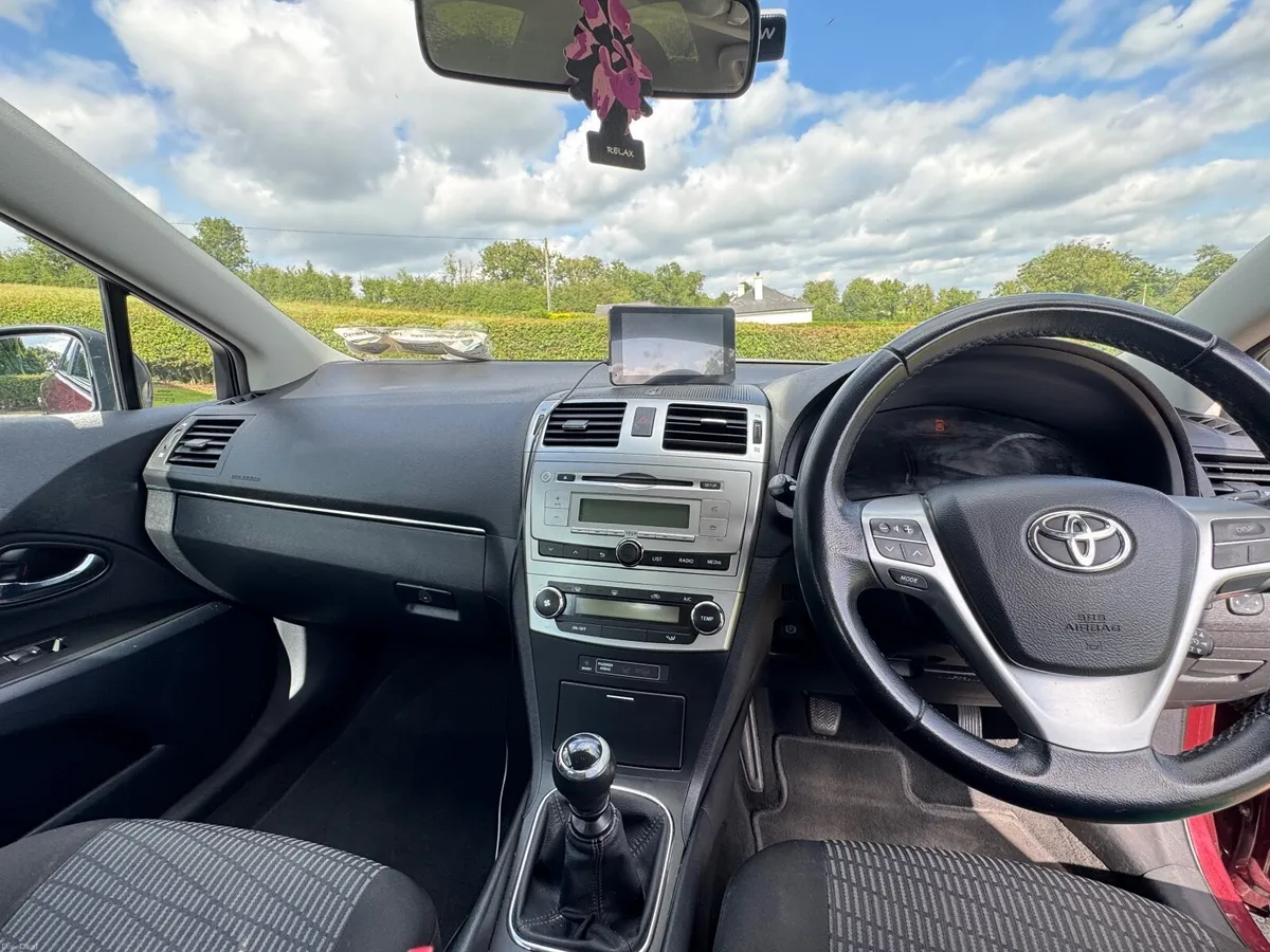Toyota Avensis 2012 - Image 2