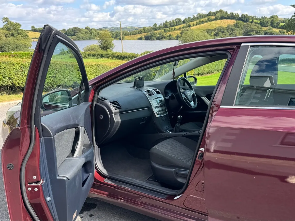 Toyota Avensis 2012 - Image 5
