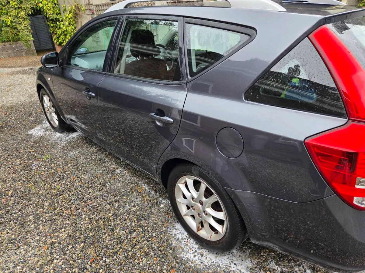Kia Ceed Estate - Image 1
