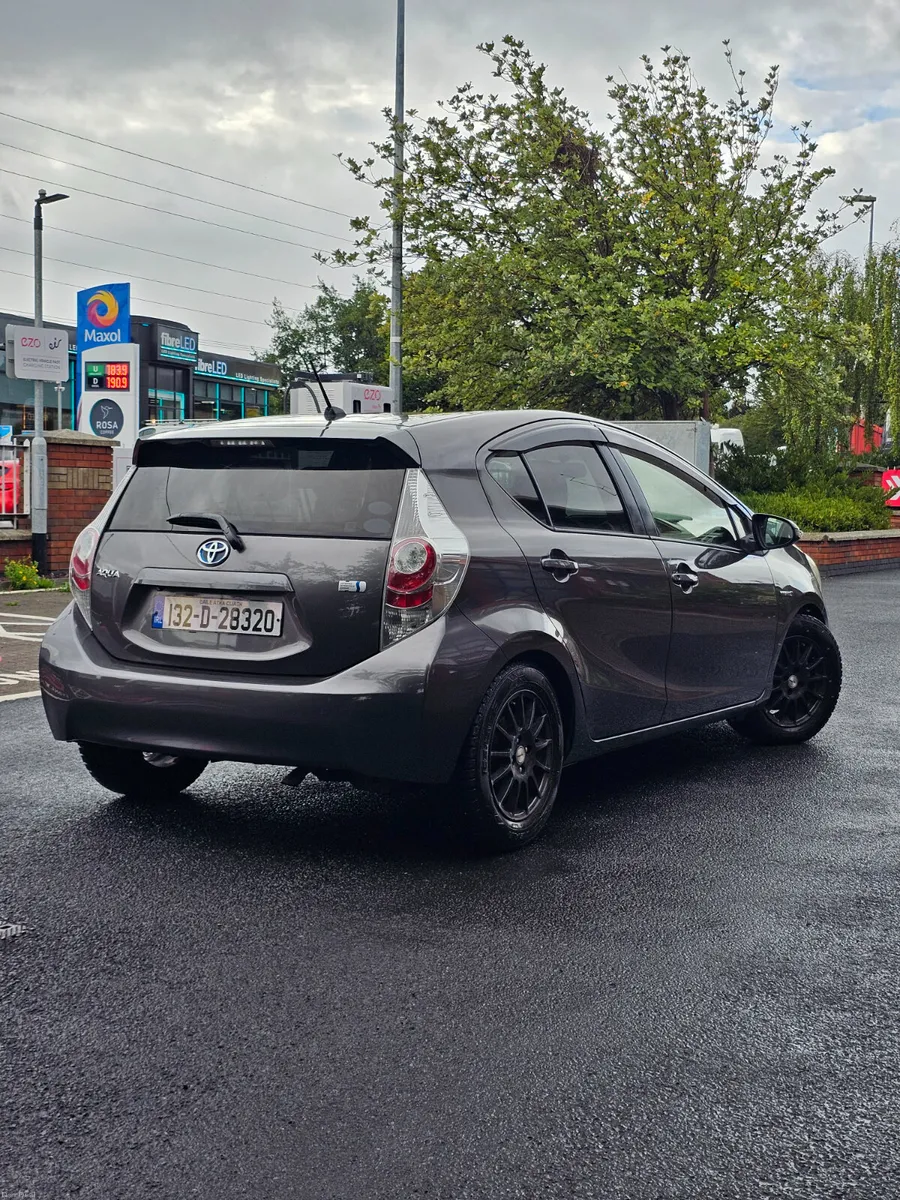 Toyota Aqua Hybrid 2013 - Image 2
